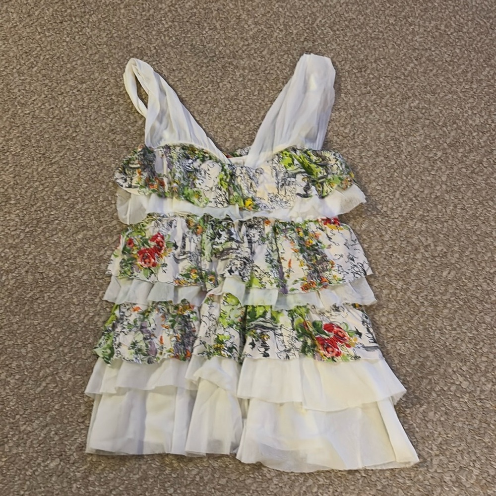 Ruffle tank top with beautiful floral patterns